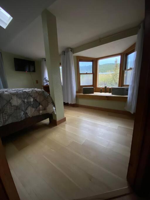 Thorpe On The Water. Creekside Nederland Cabin. Екстериор снимка